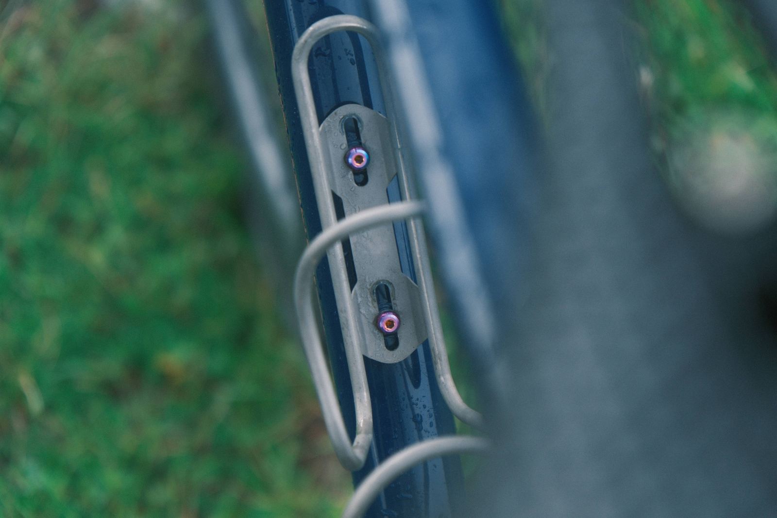 The Ultimate AliExpress Bottle Cage: Titanium That Outlasts the Bike