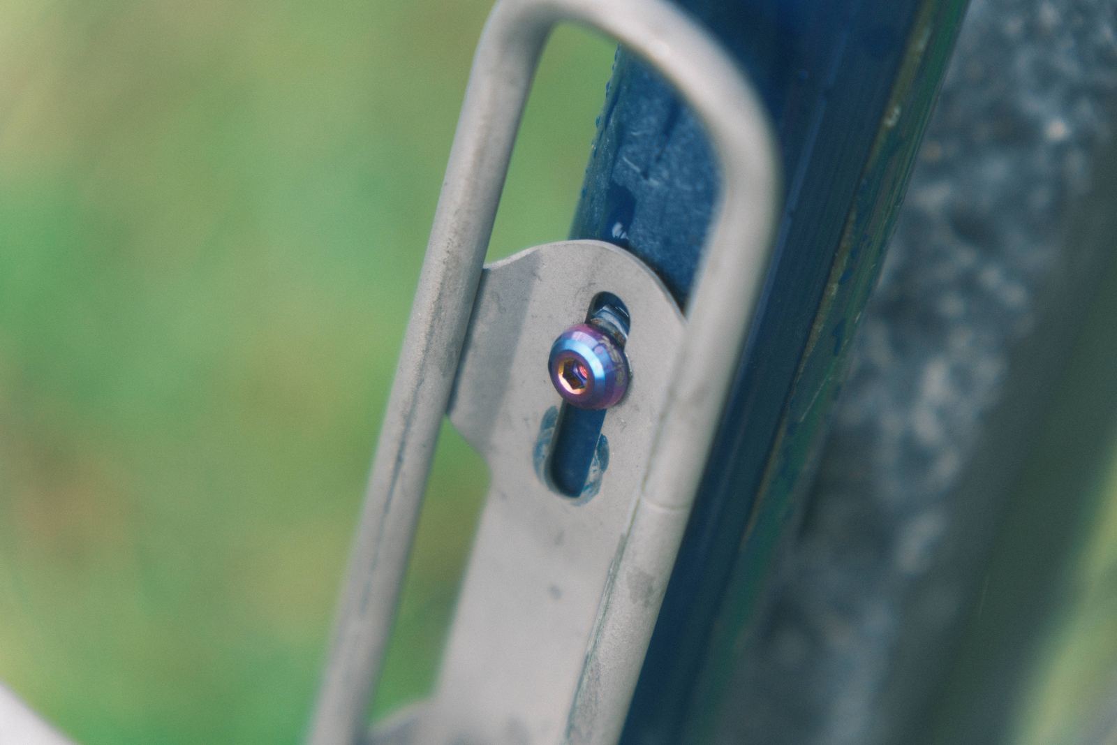 The Ultimate AliExpress Bottle Cage: Titanium That Outlasts the Bike – photo 4